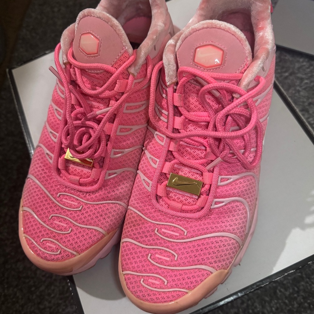 Nike Air Max Plus Sneakers-City Special Atlanta Pink Arctic Punch Women